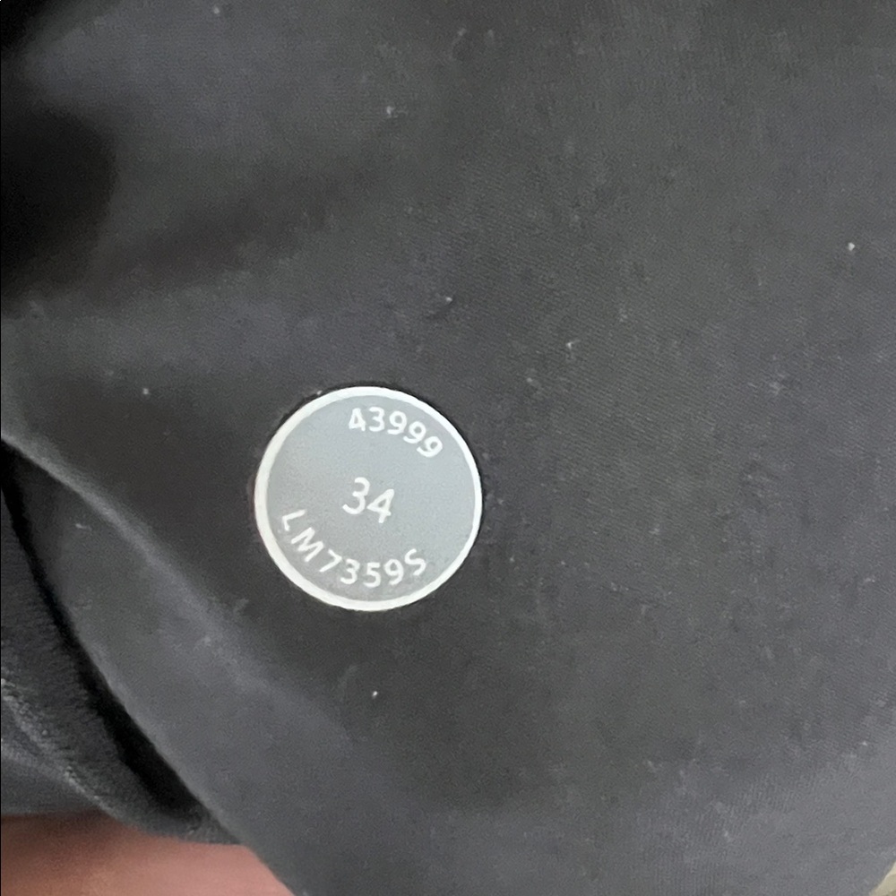 Lululemon Cadence Commute Zip Shorts - Picture 8 of 9